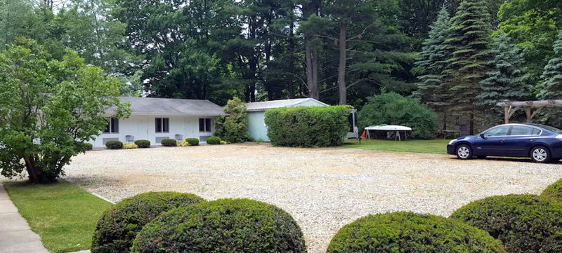 Captain's Quarters (Swan Motel)